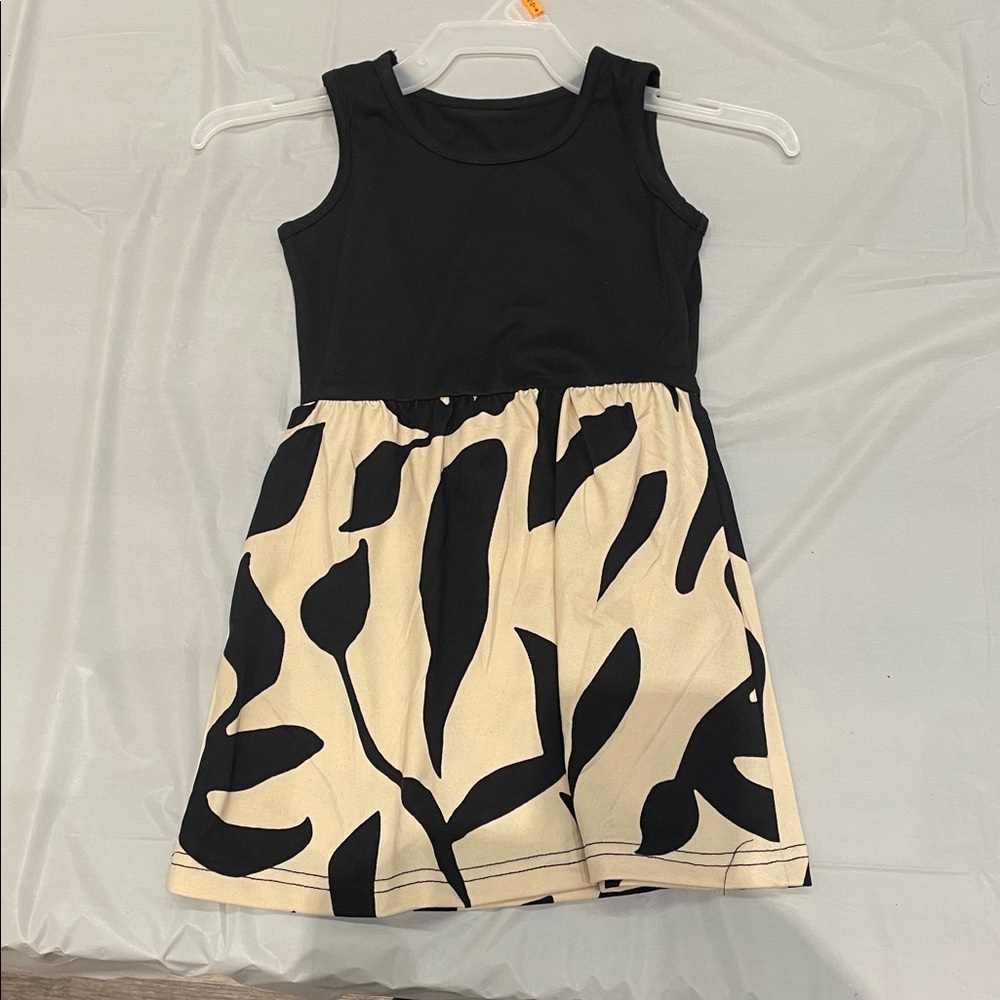 Stylish Sleeveless Dress with Leaf Pattern